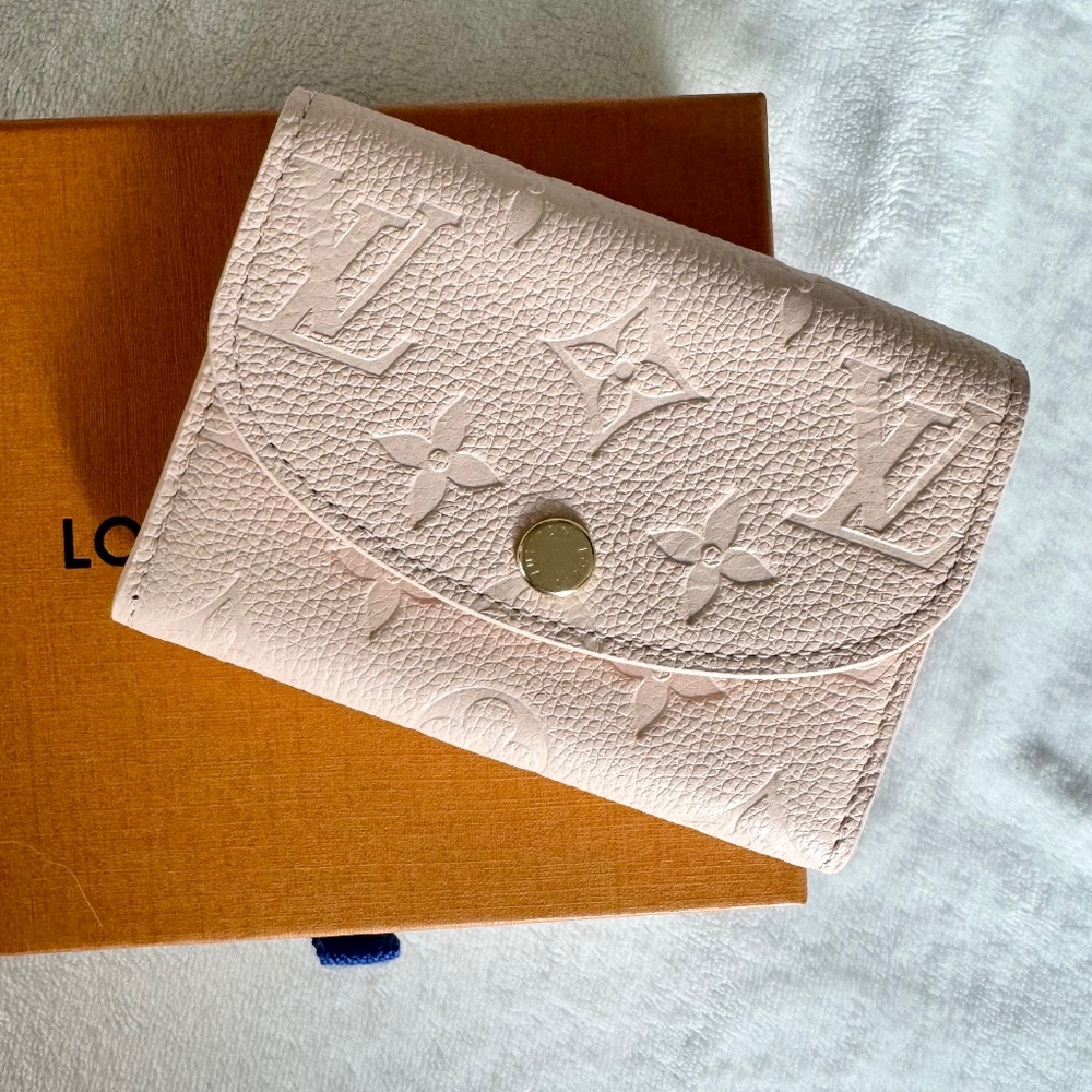 BRAND NEW CHARMELLOW LOUIS VUITTON ROSALIE EMPREINTE WALLET